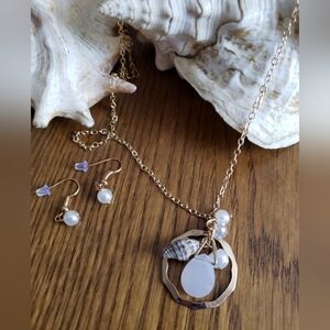 💥4/$10  Gold Necklace and Earring Set with Shell and Pearl Accents
